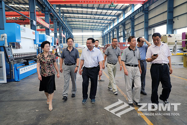 馬鞍山市政協主席李群來我公司“送清涼”慰問2 馬鞍山市政協主席李群來我公司“送清涼”慰問2